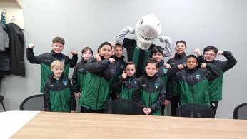 O çocuklar maçta yerlerini aldı