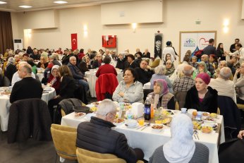 İzmit Belediyesi Asırlık Çınarlarla İftar sofrasında buluştu