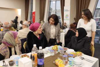 İzmit Belediyesi Asırlık Çınarlarla İftar sofrasında buluştu