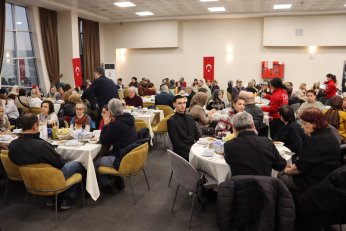 İzmit Belediyesi Asırlık Çınarlarla İftar sofrasında buluştu