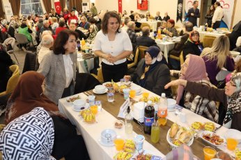 İzmit Belediyesi Asırlık Çınarlarla İftar sofrasında buluştu