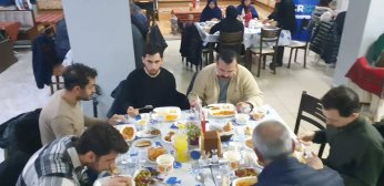 Üniversiteli Gençlere iftar verdi