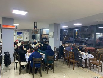 Üniversiteli Gençlere iftar verdi