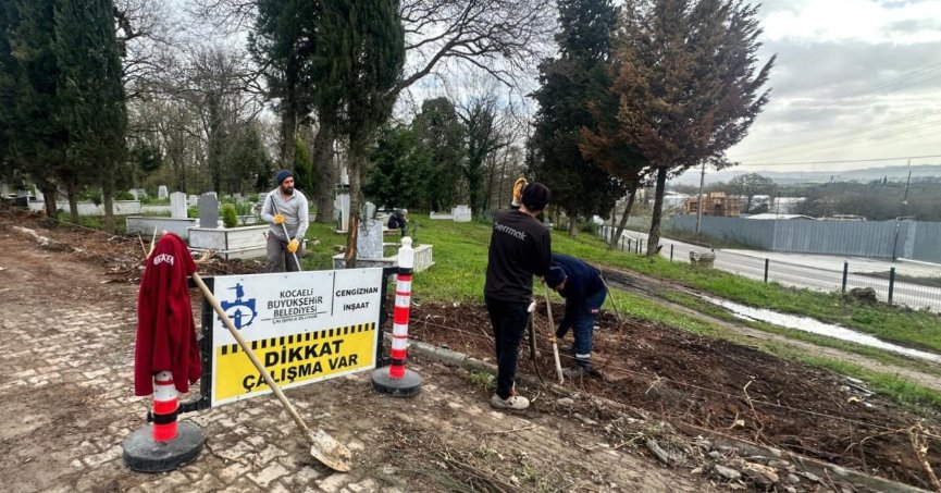 Pelitli Mezarlığı’nda tel çit ve panel uygulaması