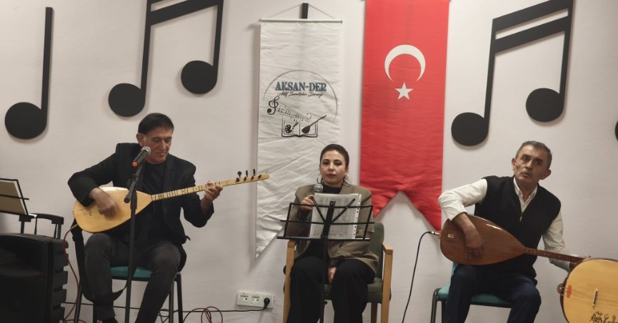 KÜLTÜR VE MÜZİK DOLU GECE BÜYÜK BEĞENİ TOPLADI