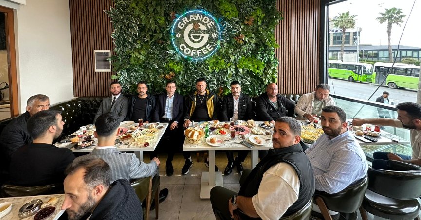 Bir Araya Geldi