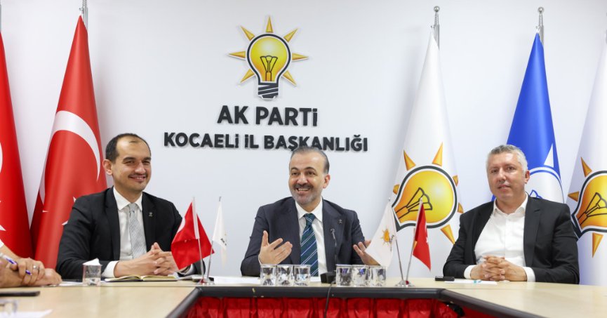 İLÇE BAŞKANLARINI TOPLADI
