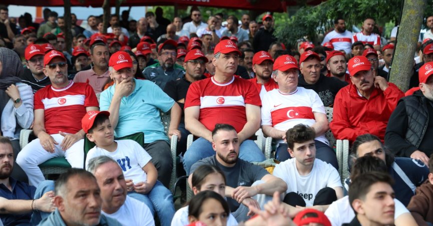 Tek Yürek Oldu