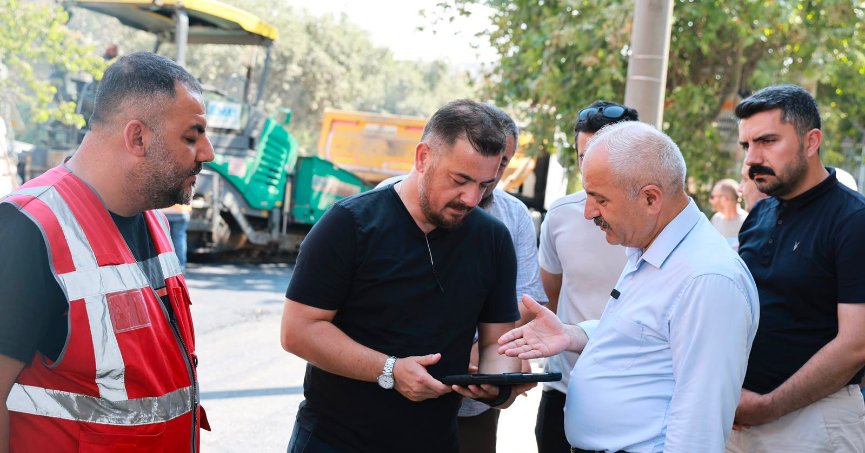 Devam Eden Asfalt Çalışmalarını Yerinde İnceledi