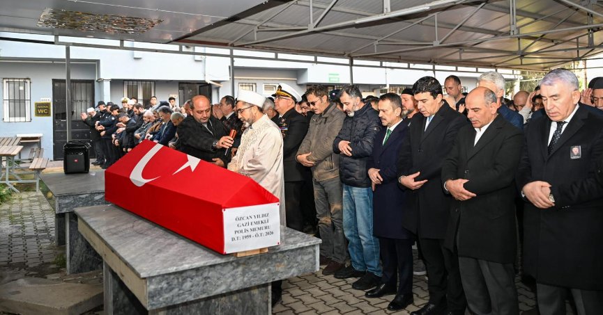 Cenaze Törenine Katıldı