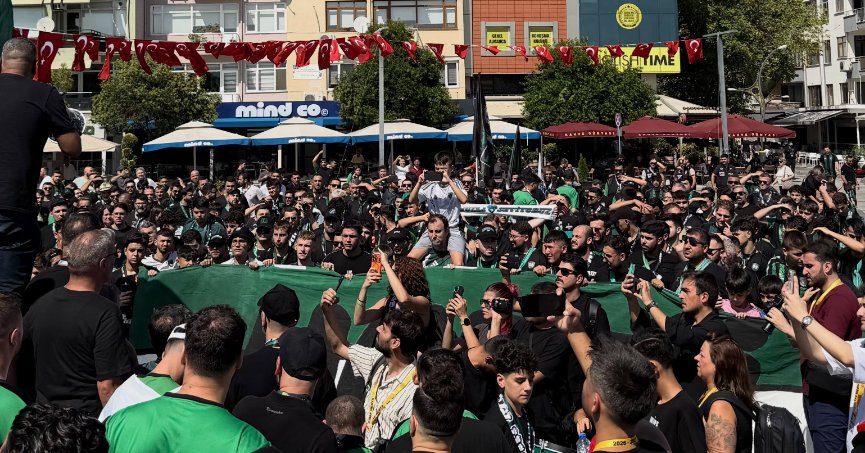 “Başımız Dik, Bu Takım Bizim Gururumuz!”