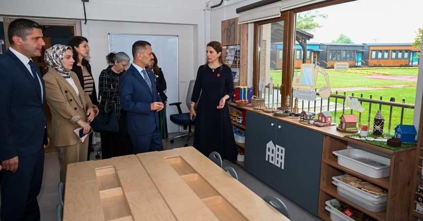 Anne Şehir Merkezi Lotus ve Lokomotif Çocuk Köyü'nü Ziyaret Etti