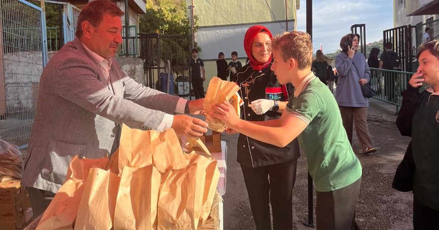 İzmit Belediyesi desteği sürüyor