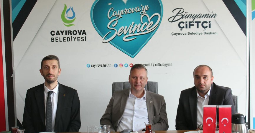 Ülküdaşlarla aynı sofrada buluştu