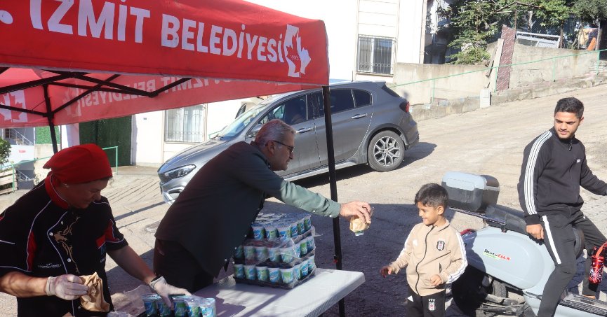 Yanında olmaya devam ediyor