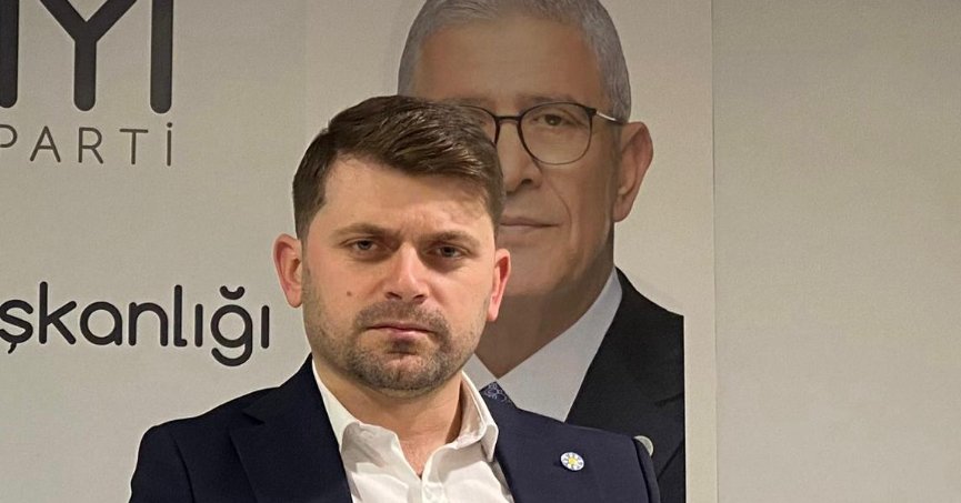 “KIZ ÖĞRENCİLERİN GÜVENLİK İÇİN YURT KAPISINDA AYAKLANMASI BAŞLI BAŞINA BİR UTANÇTIR!”