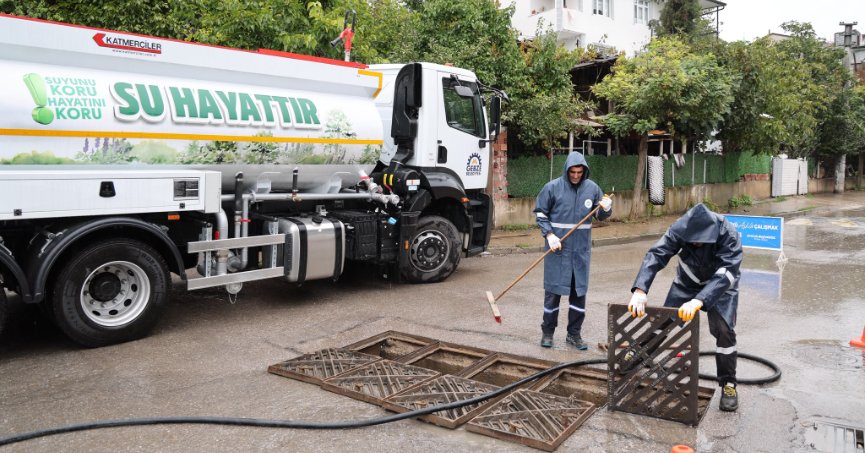Ekiplerinden Sağanak Mesaisi