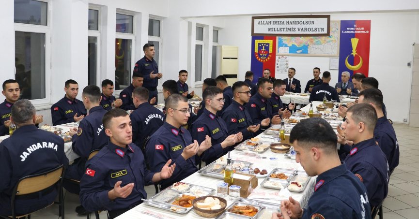 Mehmetçiğe Sürpriz İftar