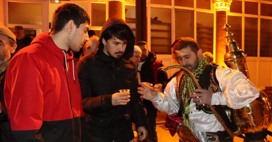Yeşilova’da teravih sonrası ikram