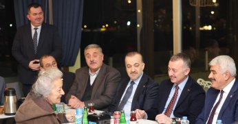 Gazi ve yaşlılar ile bir araya geldi