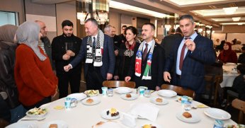 Gazzeli Misafirlerle Anlamlı İftar