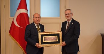 ÇOK BOYUTLU OLARAK ELE ALINDI