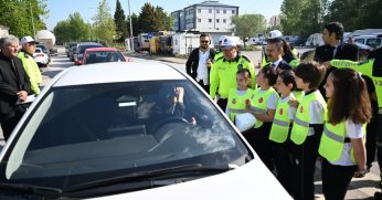 Öğrencilerle trafik dersi