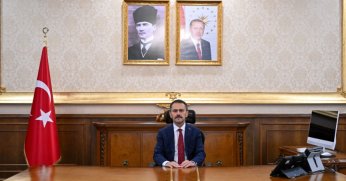 Ellerinden öpüyorum
