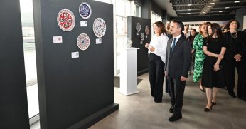 Çini sergisine tam not