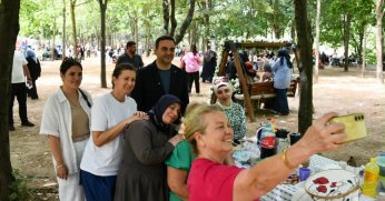 Aile Pikniğinde Buluştu