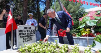Dualar kahramanlar için yükseldi
