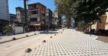 Modern kaldırım ve aydınlatma