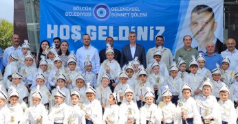 Mutluluğu Şölene Dönüştü