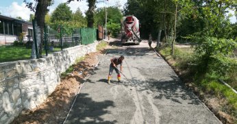 Dağköy’de ulaşımı beton yolla güçlendirdi