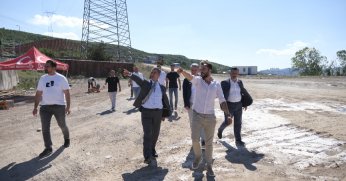 Asfalt plent tesisindeki çalışmaları inceledi