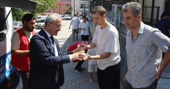 Cuma ikramlarına devam ediyor