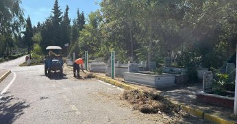 Mezarlıklara Titiz Bakım