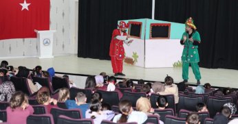 Minikler Tiyatroyla Eğlendi