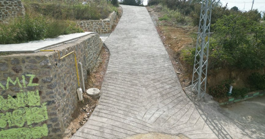 Beton yol çalışmalarını sürdürüyor