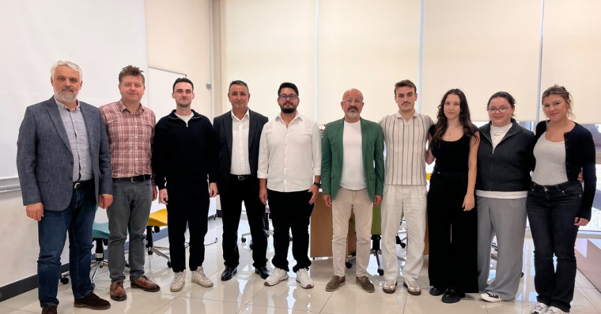Rektör Yardımcısına Tebrik, Öğrenciye Destek